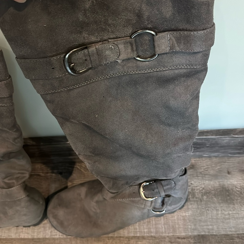 Maurices gray suede flat boots size 10